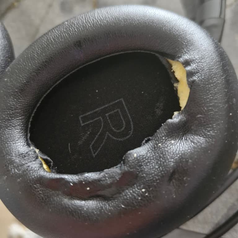 Anker Soundcore Q 20 Bt Tune Plastik Malzeme Parçalandı