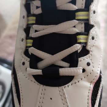 Skechers Ürünün Arkasında Durmuyor