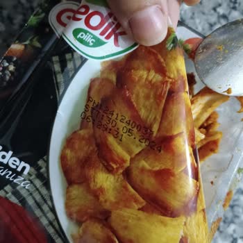 Gedik Piliç Döner İçinden Eldiven Parçası Çıktı