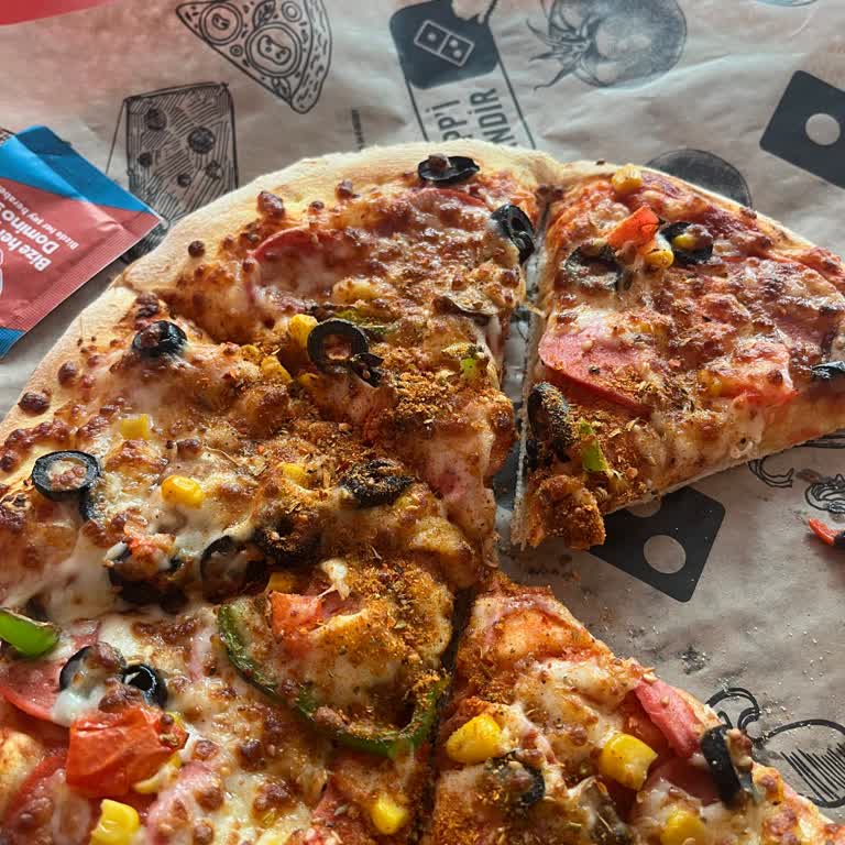 Domino's Pizza İçindeki Malzeme Çok Azdı