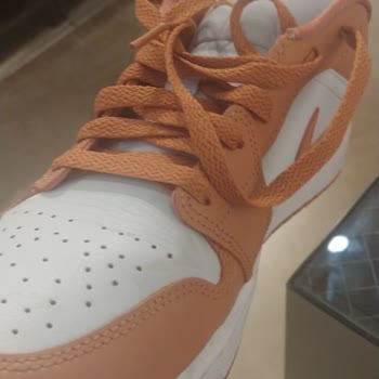 Nike Mağazasında Aldığım Ürün 20 Günde Yırtıldı.