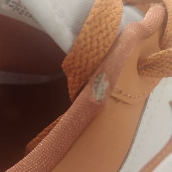 Nike Mağazasında Aldığım Ürün 20 Günde Yırtıldı.