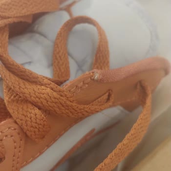 Nike Mağazasında Aldığım Ürün 20 Günde Yırtıldı.