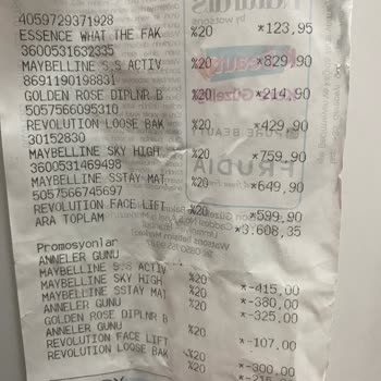 Watsons Maybelline Super Stay Matte Ruj Bulaşıyor Yapışıyor Ve Mat Değil