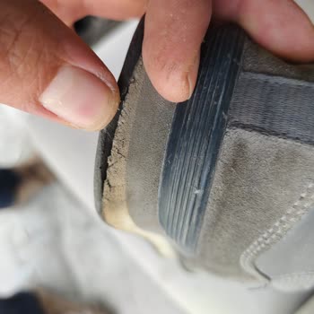 Hummel Ayakkabı Az Kullanmama Rağmen Yırtıldı