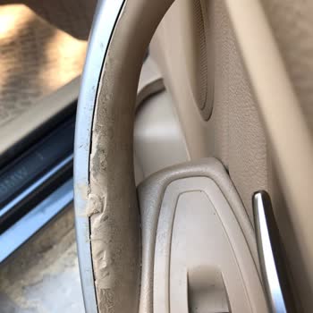 BMW 3 Serisi Kapı Kolu Erimesi Ve Ön Cam Fitili Çatlaması