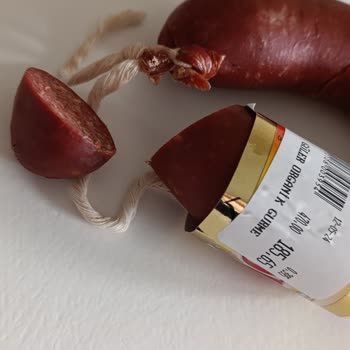 Güler Sucuklarından Alınan Üründe Hijyen Sorunu