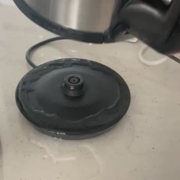 Arçelik Çaycı Kulp Kısmından Su Akıtıyor