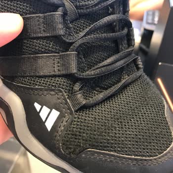 In Street Sattığı Ayakkabının Arkasında Durmuyor