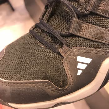 In Street Sattığı Ayakkabının Arkasında Durmuyor