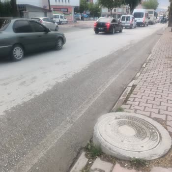 Konya Büyükşehir Belediyesi Rögar Kapağının Verdiği Hasar