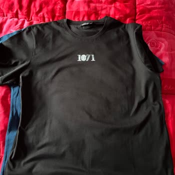 Dembu Markasının Tasarım Tişörtleri Görsellerle Alakası Yok.