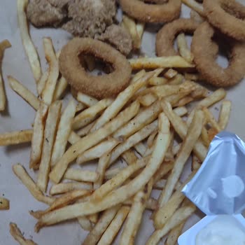 Popeyes Yanmış Ve Özensiz Yemek Menüsü