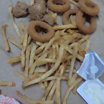 Popeyes Yanmış Ve Özensiz Yemek Menüsü