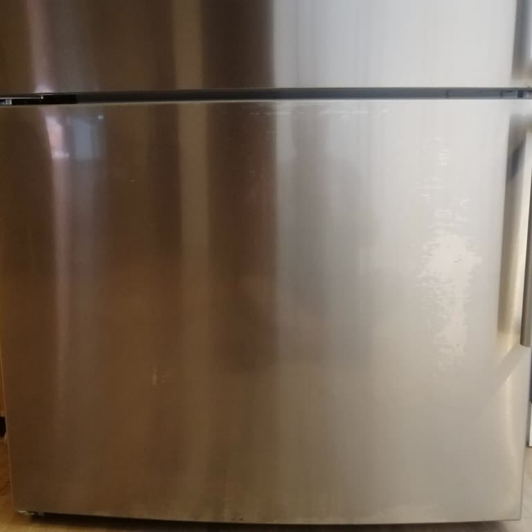 Siemens Ev Aletleri Buzdolabı Kapaklarının Kireçli Sudan Paslanması