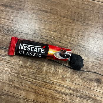 Nescafe İçinden Taş Çıktı