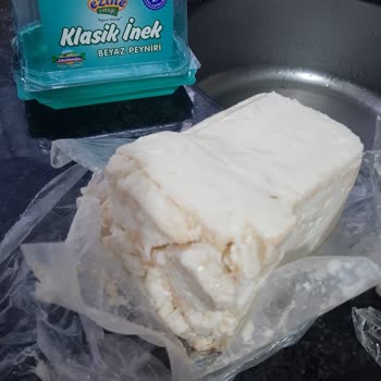 Tahsildaroğlu Ezine Çiftliği Tarihi Geçmemesine Rağmen Bozulan Peynir