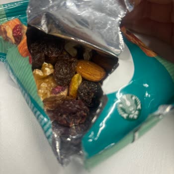 Starbucks Bayat Kuruyemiş Satılıyor!