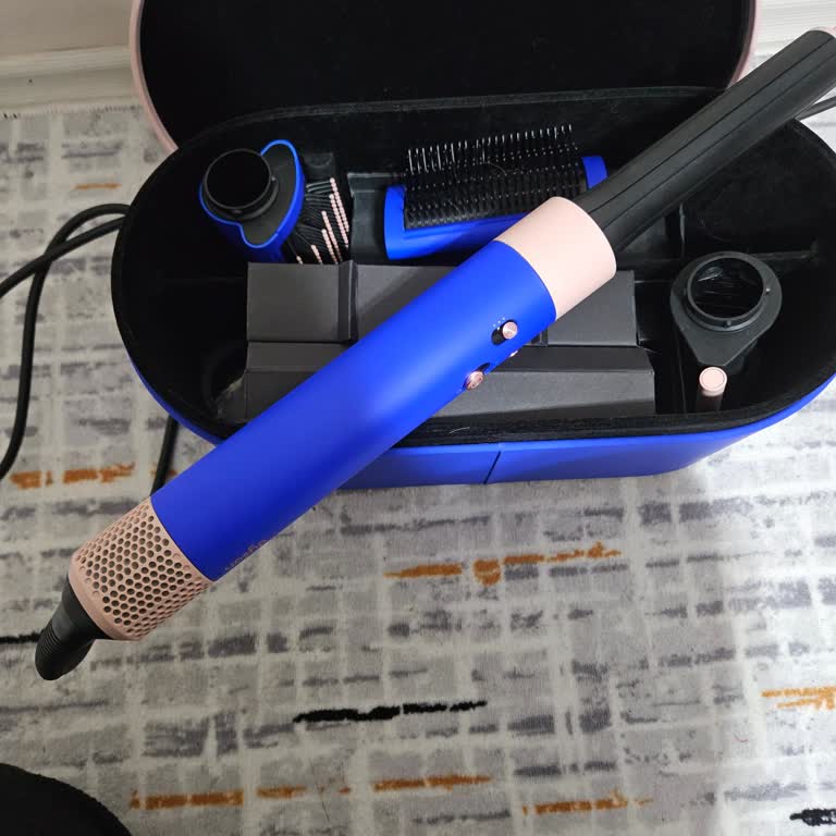 Dyson Ara Sıra Duruyor