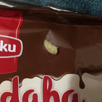 Torku'nun 1 Daha İsimli Çikolatasından Kemik Benzeri Bir Şey Çıktı