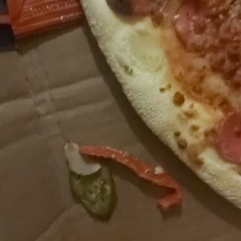 Domino's Pizza Hem Yanlış Ürün Getirip Hem De İademi Reddediyor