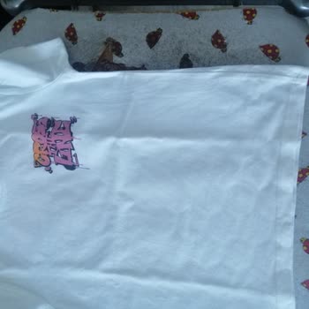 DeFacto Siz Hiç Çarpılan T-shirt Gördünüz Mü?