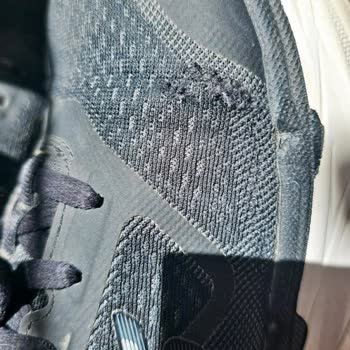 Skechers'in 2 Yıl Garantili Olarak Sattığı Ayakkabı 3-4 Ayda Yırtıldı