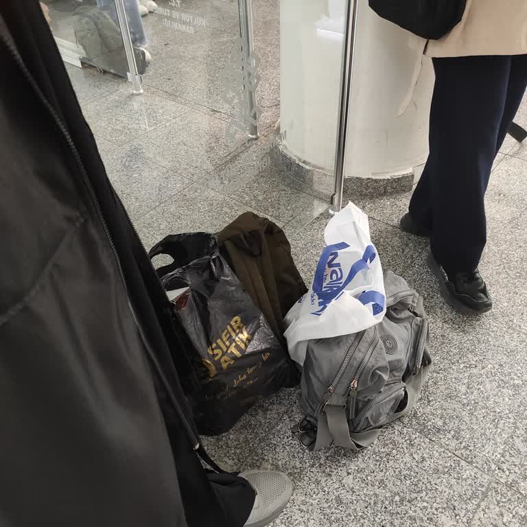 Konya İl Halk Kütüphanesi Ayakta Bekleme Sorunu