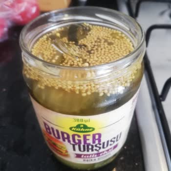 Kühne Turşudan Çıkan Kocaman Cam Parçası