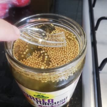 Kühne Turşudan Çıkan Kocaman Cam Parçası