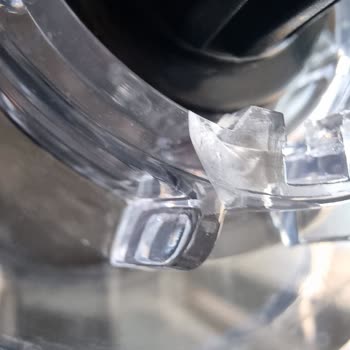 Yui Rende Makinesi Zayıf, Hazne Malzemesi Ve Firmanın Tutumu