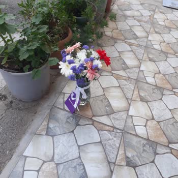 Çiçek Market Sipariş Sürecinde Gelmeyip Kapının Önüne Bırakılmış Ve Görsel Farklı