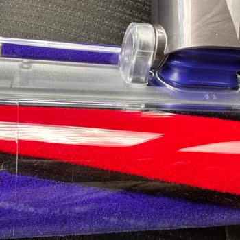 Dyson Dikey Süpürge Başlığındaki Çatlak Hk