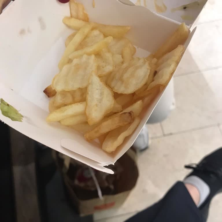 McDonald's Yemek Servisindeki Dikkatsizlik Ve Beklentilerin Altında Kalan Kalite