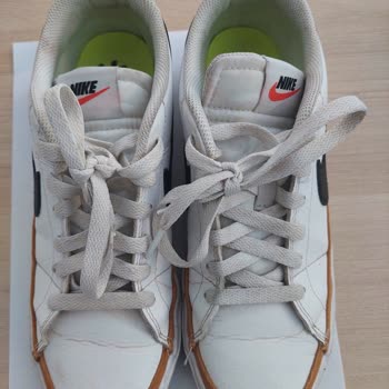 Nike Spor Ayakkabı Kısa Sürede Giyilemez Duruma Geldi