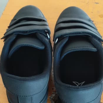 Kinetix 2 Günlük Bir Ayakkabıya Onay Veremeyen FLO Mağazası