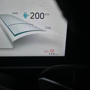 Hyundai Assan İoniq 6 2400 Km'de Gösterge Paneli Arızası, Parça TR'de Yok!