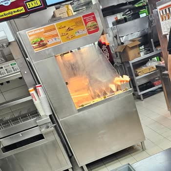 Burger King Temizlik Sorunu Ve Personel İlgisiz