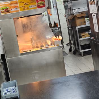 Burger King Temizlik Sorunu Ve Personel İlgisiz