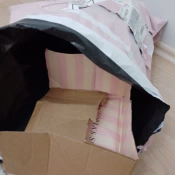 Victoria's Secret Hasarlı Gelen Kargo Ve Duruma Sahip Çıkmayan Victoria