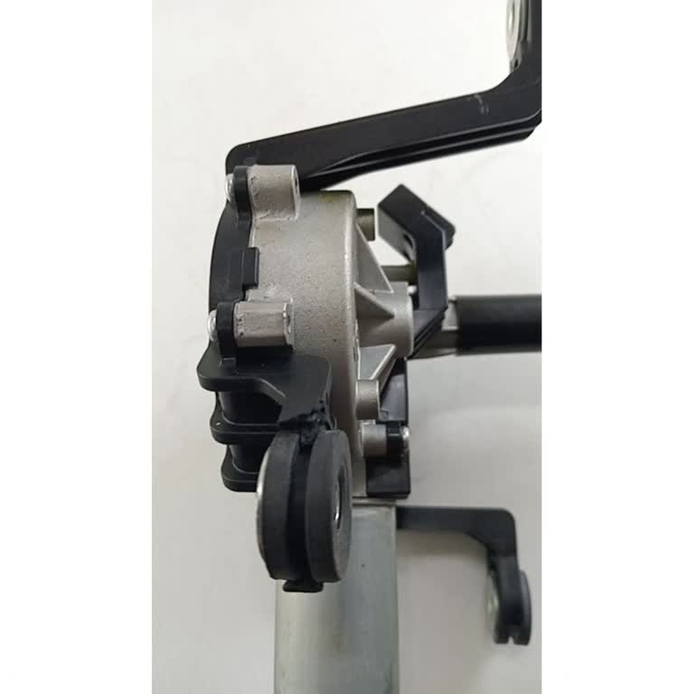 General Opel Silecek Kırık Geldi