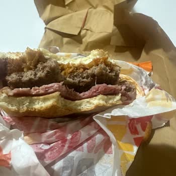 Tatvan Burger King'de Beklenenin Altında Hizmet
