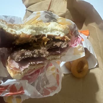 Tatvan Burger King'de Beklenenin Altında Hizmet