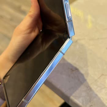 Samsung Telefon Samsung Z Flip 5 Marka Ürünün Hatası Kabul Edilmiyor (12BİN Tl Onarım)