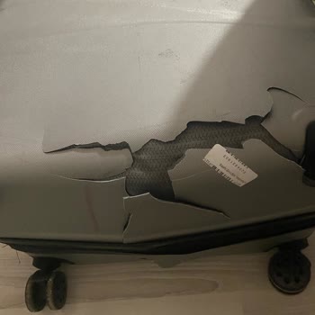 Ajet Hem Valizleri Kırıyor Hem De Şikayetlere Geri Dönüş Yapmıyor!