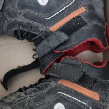 FLO Ayakkabı FLO, 6 Ay Garantili Olarak Sattığı Ürüne Değişim Yapmıyor.