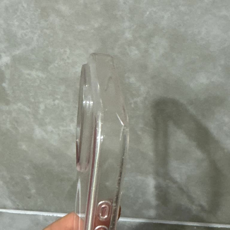 Apple Magsafe Kılıfta Çatlak