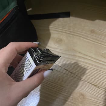 Gratis Özellikle Deformeli Ürünü Paketleyip Satışa Koymuş Ve Ben Aldım