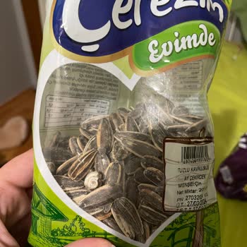 Çerezim Kuruyemiş Çekirdeğin İçinden Salyangoz Çıktı!