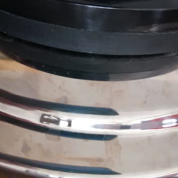 Schafer Düdüklü Tencerenin Kapağı Hemen Bozuldu. Çelik Kalitesi Kötü.